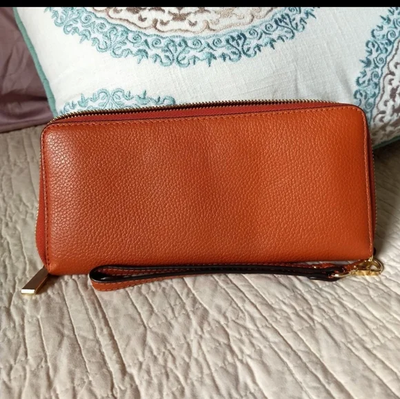 Michael Kors Large Jet Set Pumpkin Burnt Orange Leather Zip Around Wristlet - Picture 3 of 12